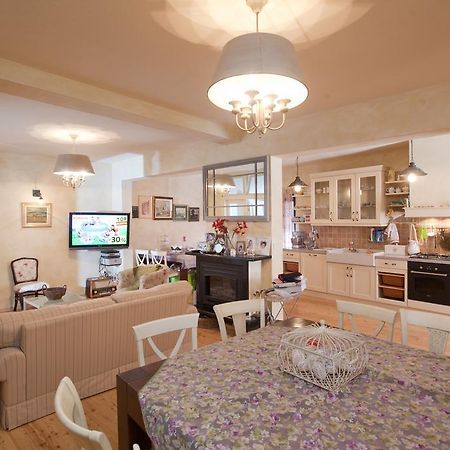 Apartments Glusac ポドゥゴラ 部屋 写真