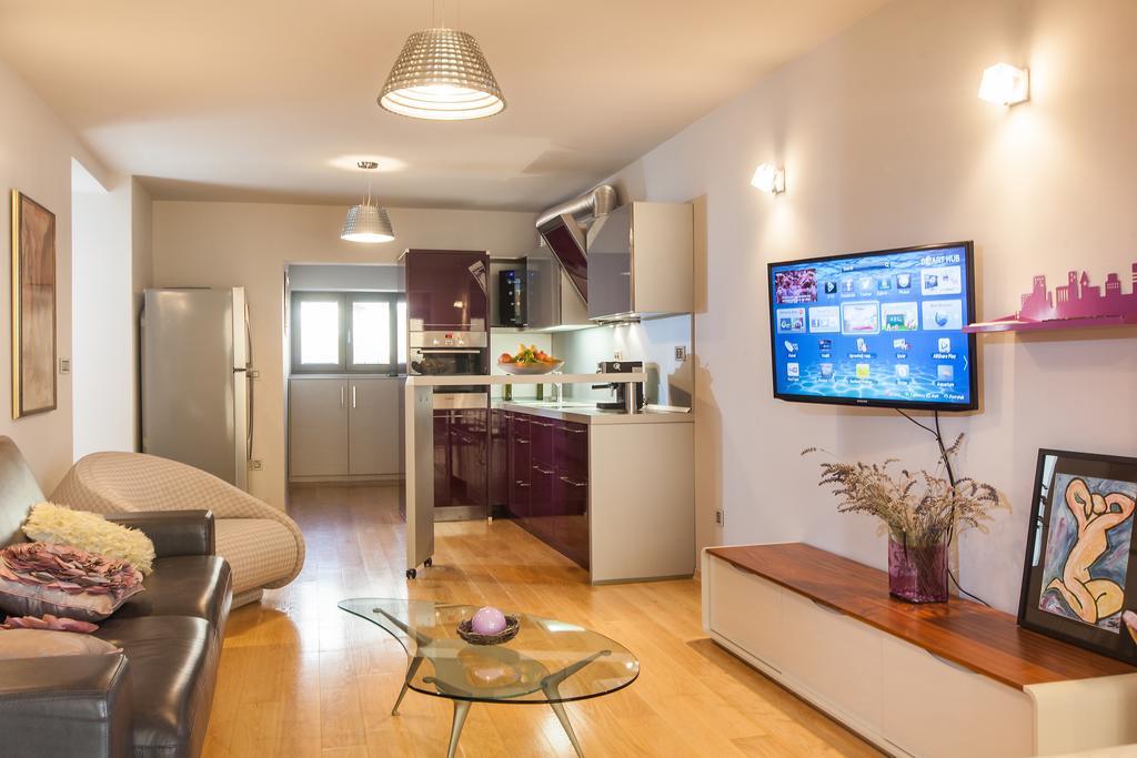Apartments Glusac ポドゥゴラ 部屋 写真