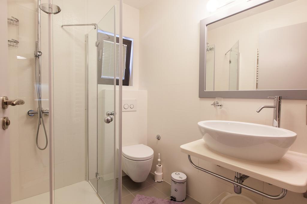 Apartments Glusac ポドゥゴラ エクステリア 写真